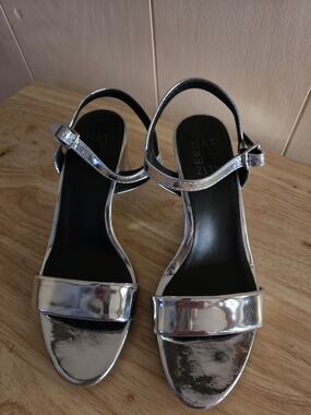 Naturalizer Metallic Silver Open-Toe Ankle-Strap Sandals